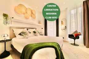 LIBERATION CENTER - PRIVATE Balcony - 24&7 RECEPTION - LUGGAGE STORAGE